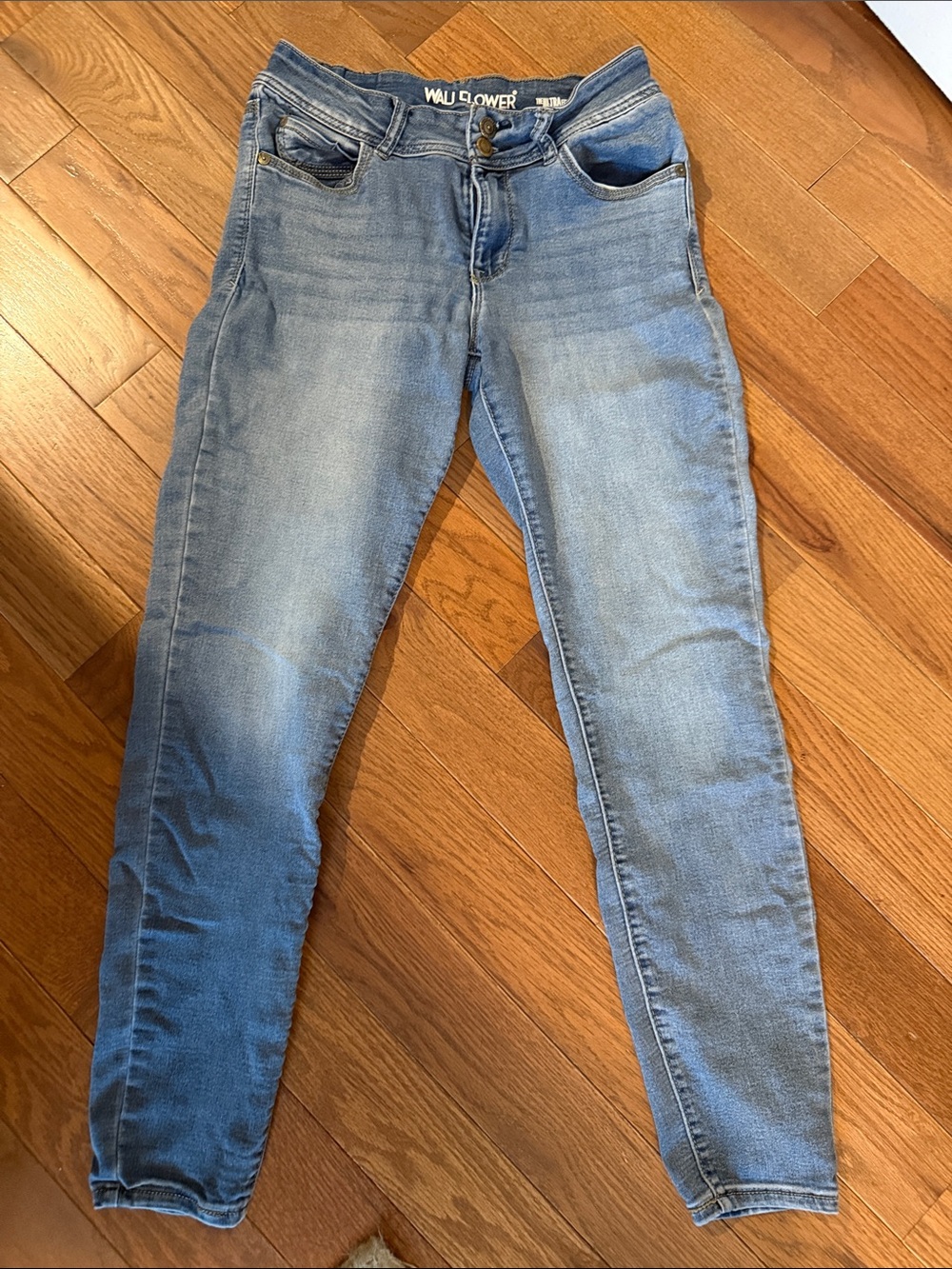 Wallflower Ultra Fit Women's Faded Blue Skinny Jeans